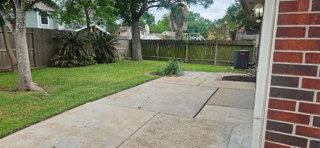 13806 Cantwell Drive, Houston, TX 77014