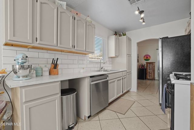 4917 CATTLE Lane, El Paso, TX 79934