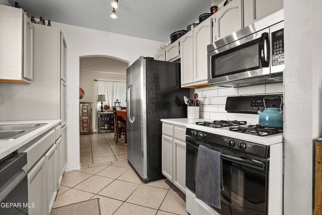 4917 CATTLE Lane, El Paso, TX 79934