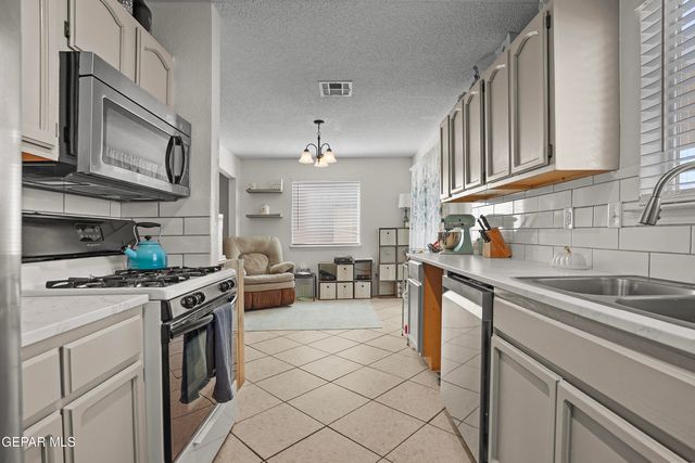 4917 CATTLE Lane, El Paso, TX 79934