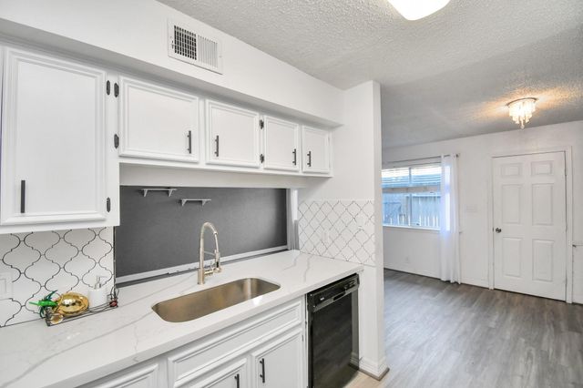 11002 Hammerly Boulevard 12, Houston, TX 77043
