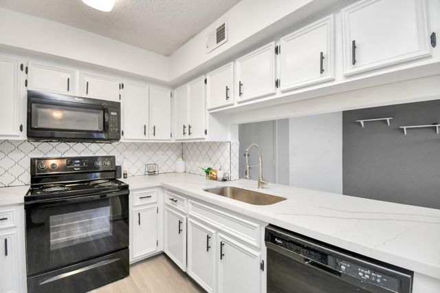 11002 Hammerly Boulevard 12, Houston, TX 77043