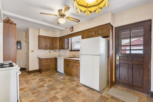 2210 30th Street, Rock Island, IL 61201