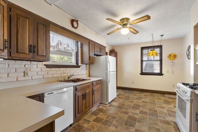 2210 30th Street, Rock Island, IL 61201