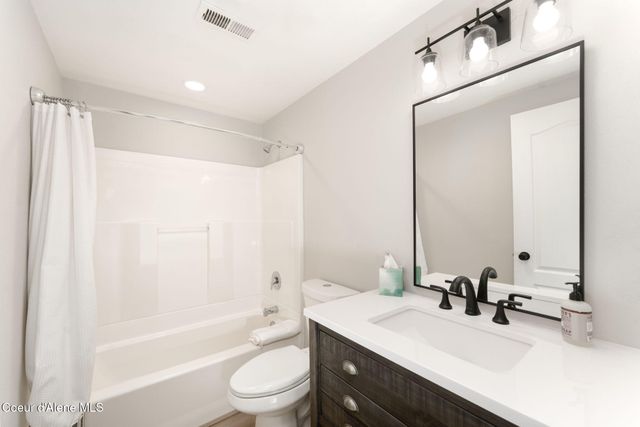 8585 N Audubon Dr, Hayden, ID 83835