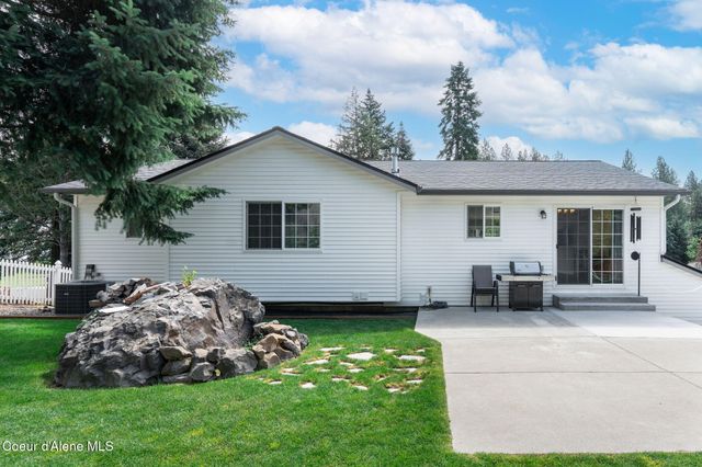 8585 N Audubon Dr, Hayden, ID 83835