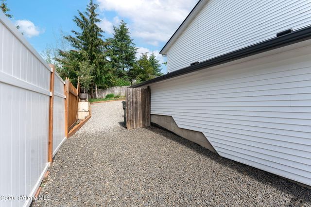 8585 N Audubon Dr, Hayden, ID 83835
