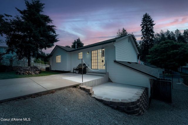 8585 N Audubon Dr, Hayden, ID 83835