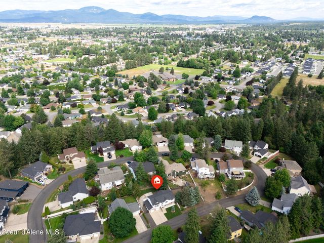 8585 N Audubon Dr, Hayden, ID 83835