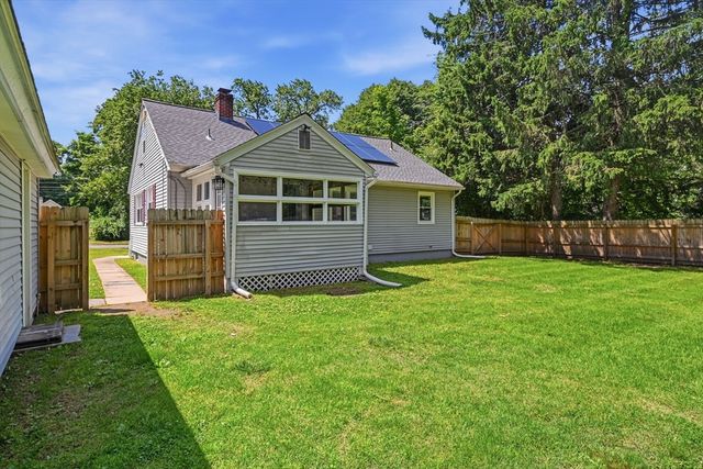 18 Wright Street, Palmer, MA 01069