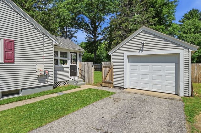 18 Wright Street, Palmer, MA 01069