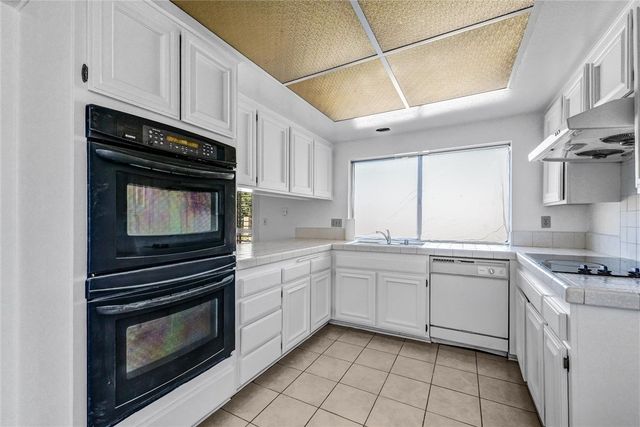 1963 W Ontario, Corona, CA 92882