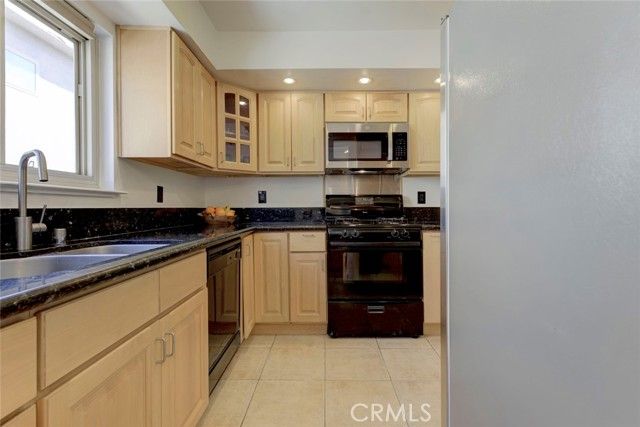 10155 De Soto 116, Chatsworth (los Angeles), CA 91311