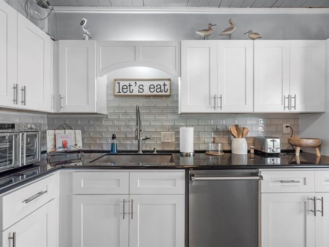 2411 42nd Street, Galveston, TX 77550