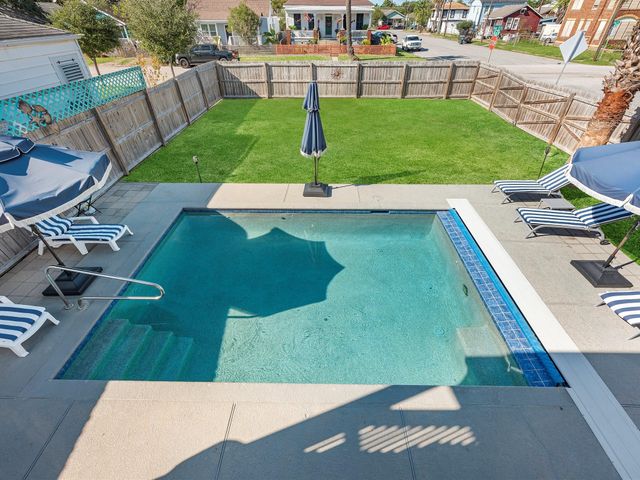 2411 42nd Street, Galveston, TX 77550