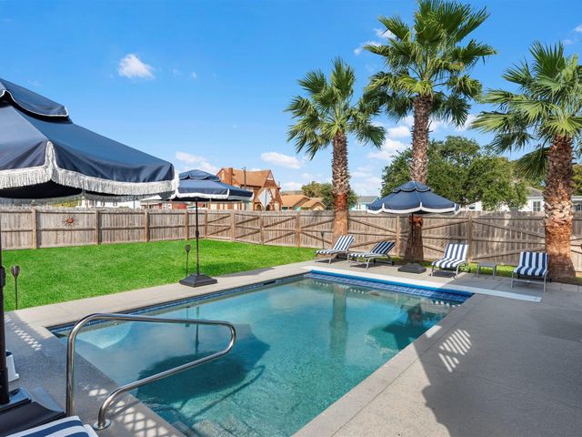 2411 42nd Street, Galveston, TX 77550