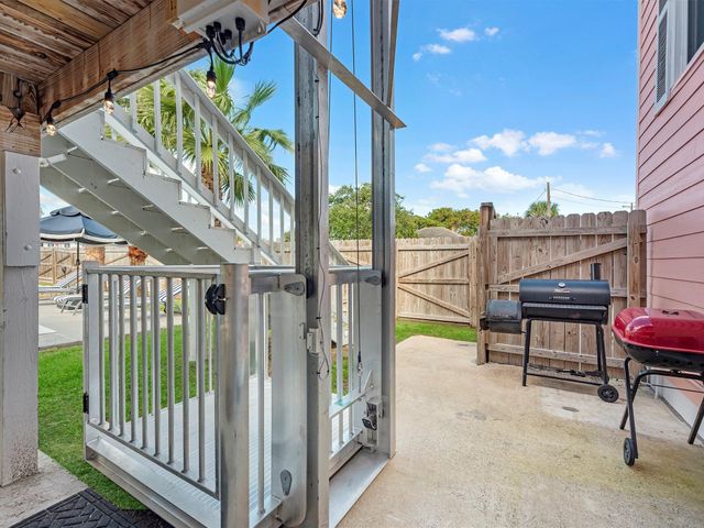 2411 42nd Street, Galveston, TX 77550
