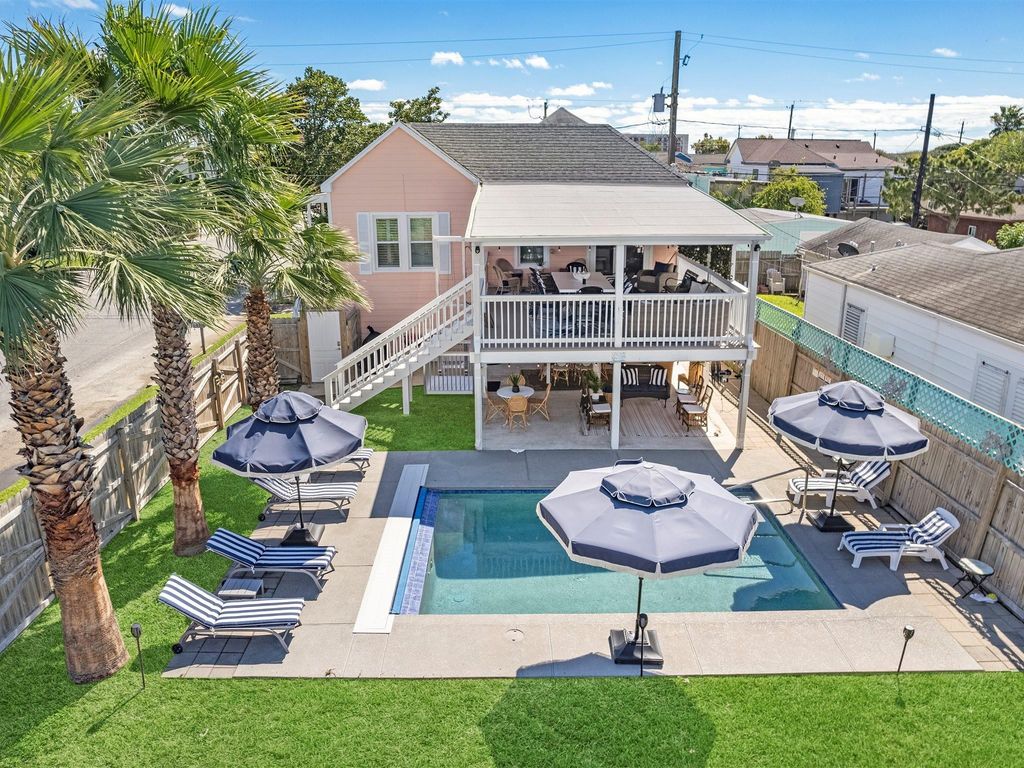2411 42nd Street, Galveston, TX 77550