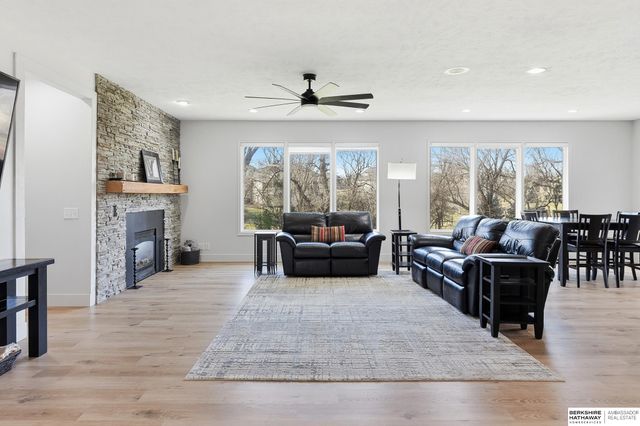 10030 S 162nd Street, Omaha, NE 68136