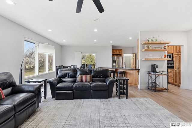 10030 S 162nd Street, Omaha, NE 68136