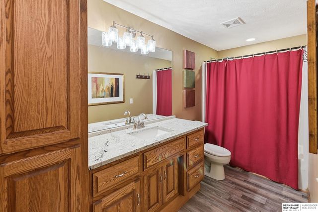 10030 S 162nd Street, Omaha, NE 68136