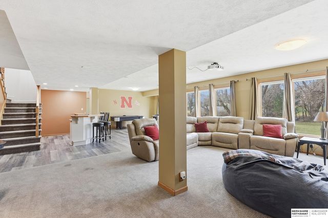 10030 S 162nd Street, Omaha, NE 68136