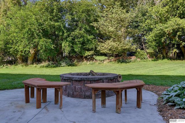 10030 S 162nd Street, Omaha, NE 68136