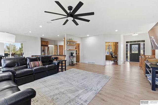 10030 S 162nd Street, Omaha, NE 68136