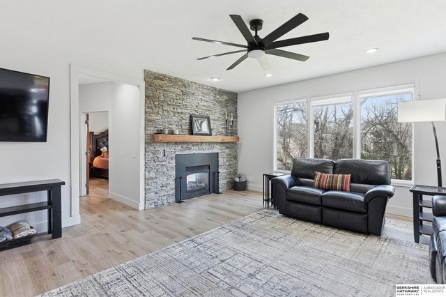 10030 S 162nd Street, Omaha, NE 68136