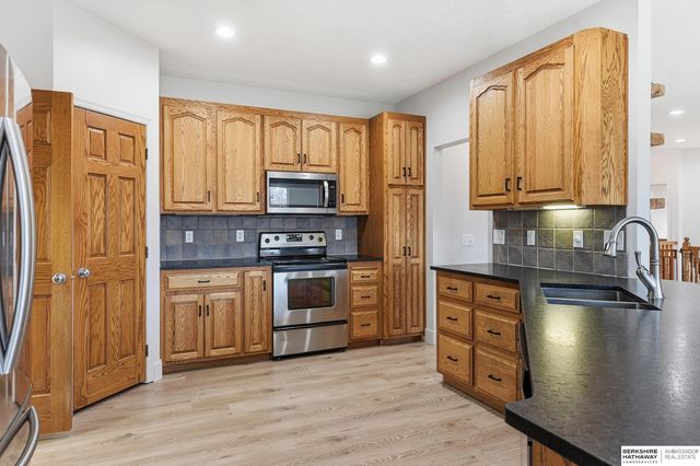 10030 S 162nd Street, Omaha, NE 68136