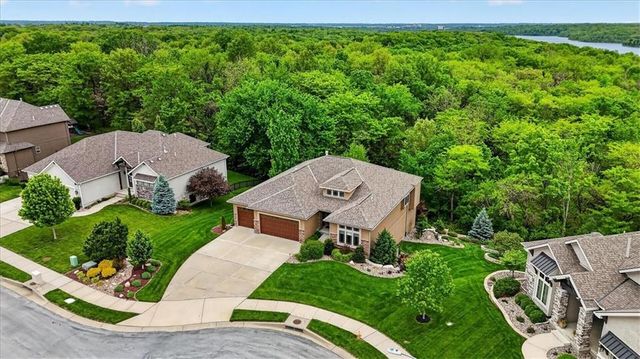 1928 NE Parks Summit Boulevard, Lee's Summit, MO 64064