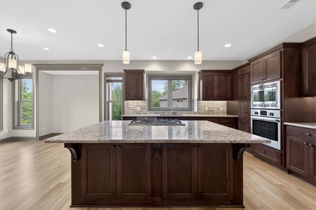 1928 NE Parks Summit Boulevard, Lee's Summit, MO 64064