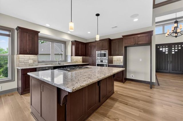 1928 NE Parks Summit Boulevard, Lee's Summit, MO 64064