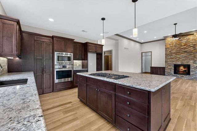 1928 NE Parks Summit Boulevard, Lee's Summit, MO 64064