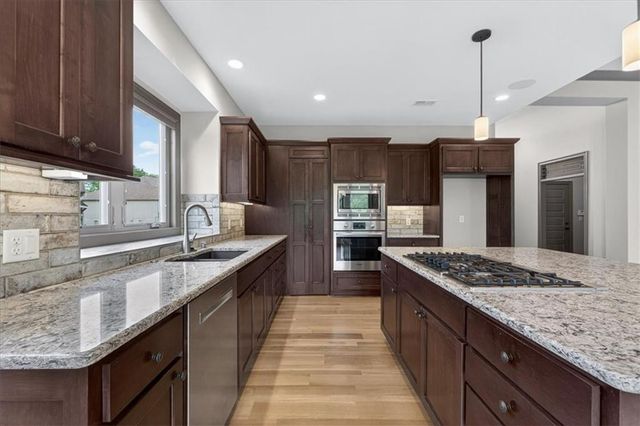 1928 NE Parks Summit Boulevard, Lee's Summit, MO 64064