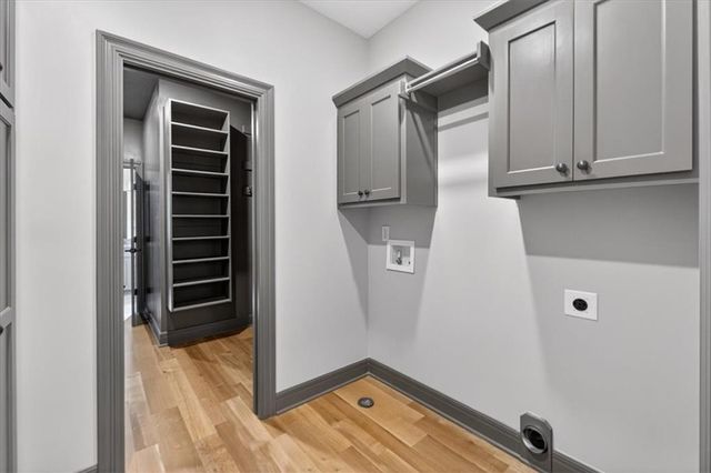 1928 NE Parks Summit Boulevard, Lee's Summit, MO 64064