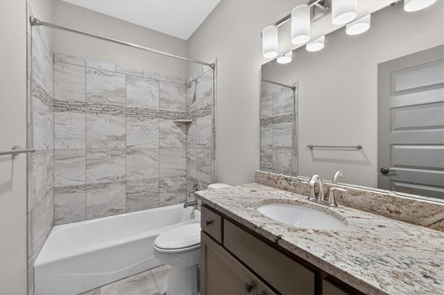 1928 NE Parks Summit Boulevard, Lee's Summit, MO 64064