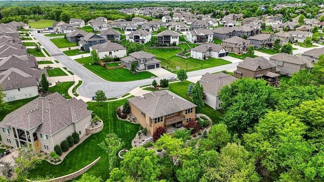 1928 NE Parks Summit Boulevard, Lee's Summit, MO 64064