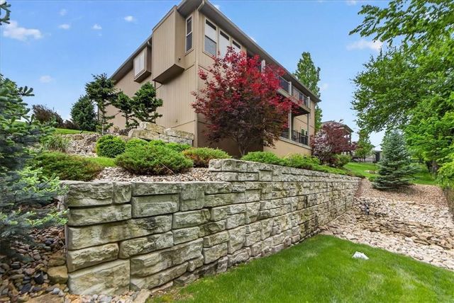 1928 NE Parks Summit Boulevard, Lee's Summit, MO 64064