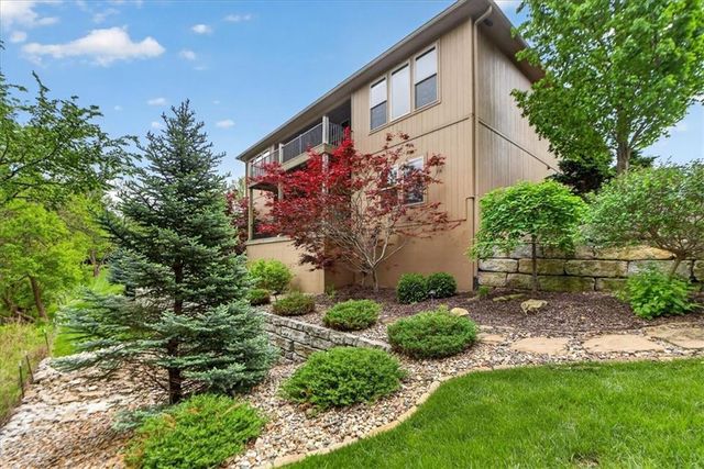 1928 NE Parks Summit Boulevard, Lee's Summit, MO 64064