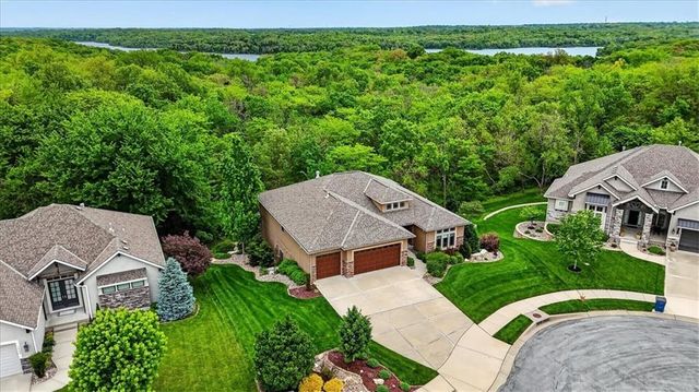 1928 NE Parks Summit Boulevard, Lee's Summit, MO 64064