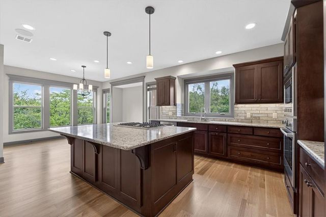 1928 NE Parks Summit Boulevard, Lee's Summit, MO 64064