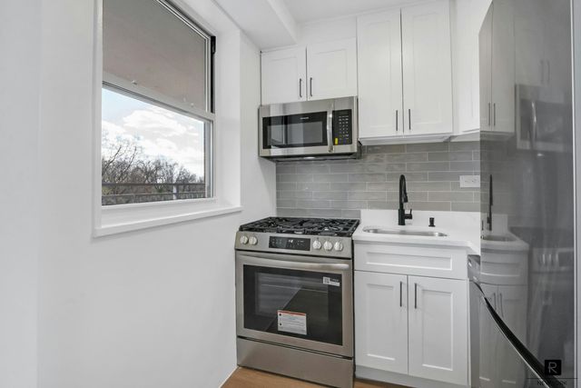 2575 Palisade Ave Apt 10E, New York City, NY 10463