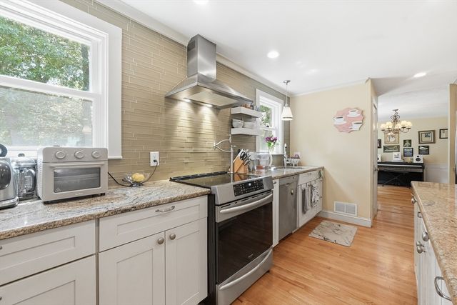 13 Stagg Dr, Natick, MA 01760