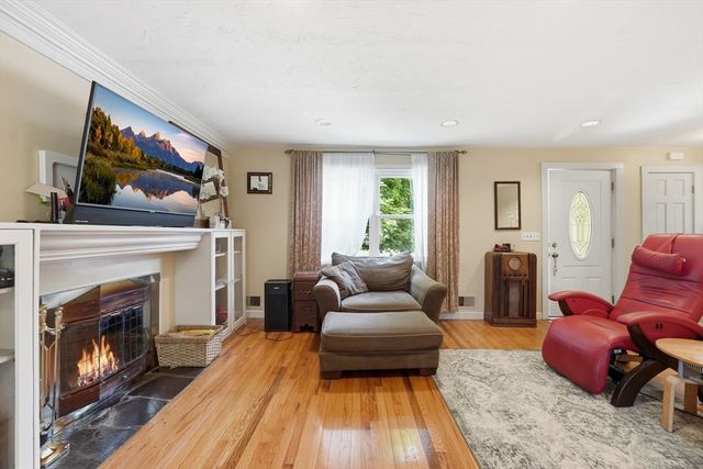 13 Stagg Dr, Natick, MA 01760
