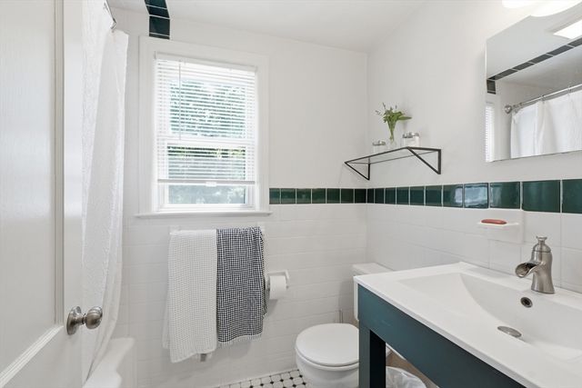 13 Stagg Dr, Natick, MA 01760