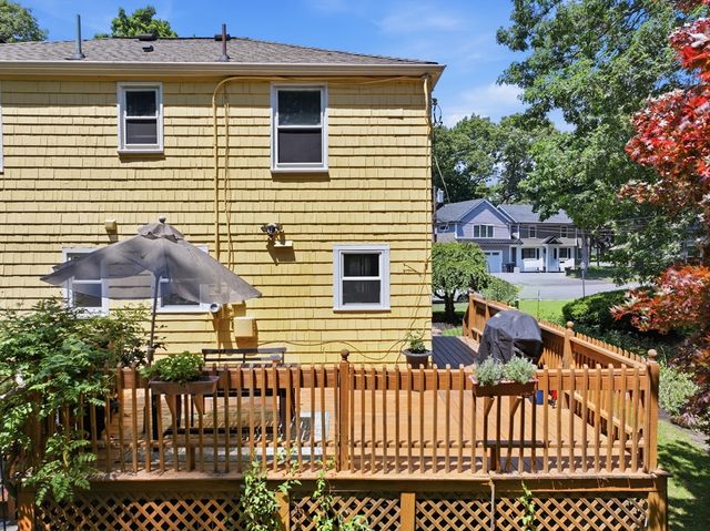 13 Stagg Dr, Natick, MA 01760