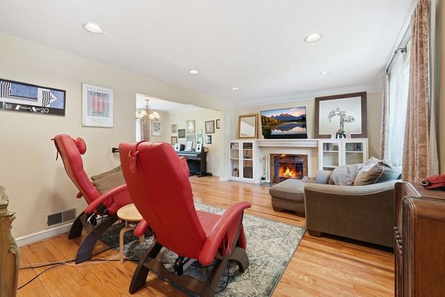 13 Stagg Dr, Natick, MA 01760