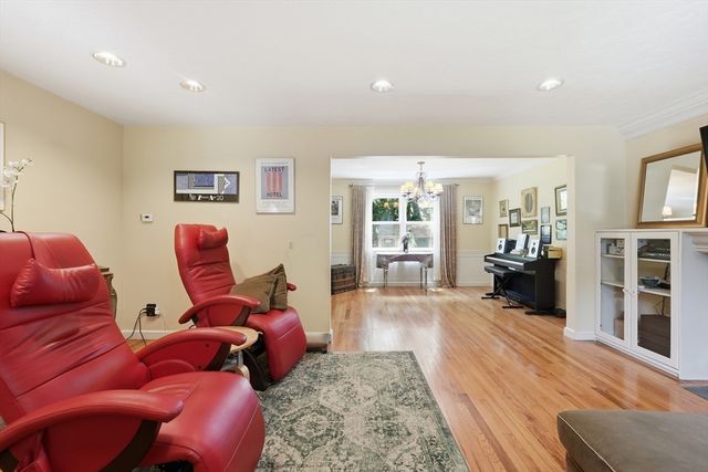 13 Stagg Dr, Natick, MA 01760