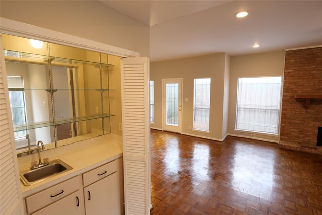 9526 Val Verde Street, Houston, TX 77063